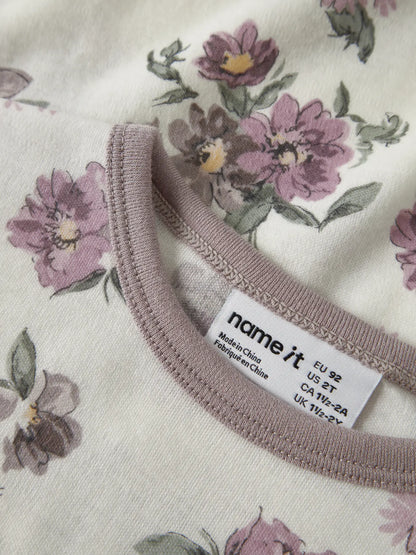 Detailansicht Ausschnitt mit Blumenprint