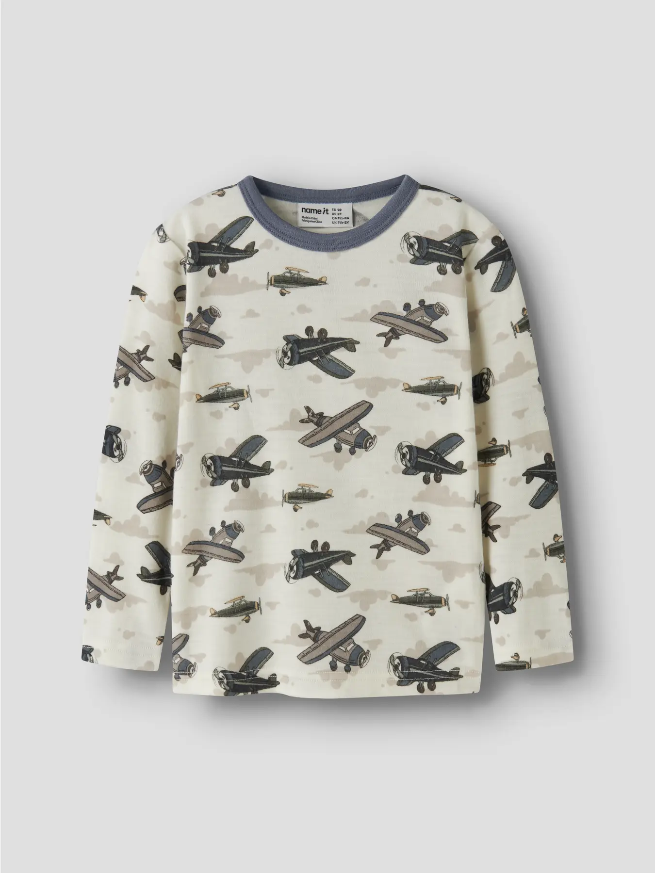Name It Merino Langarmshirt in Snow White, Vorderansicht mit Flugzeugprint
