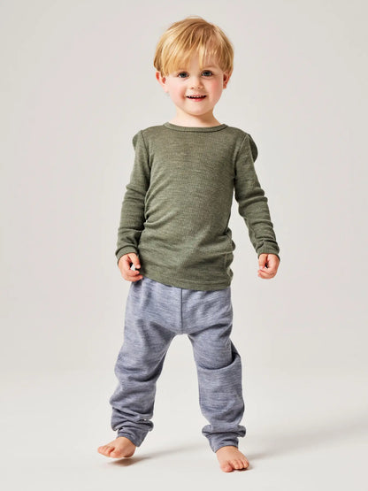 Bärechind, Name It Merino-Wollhose Folkstone Gray, am Kind getragen
