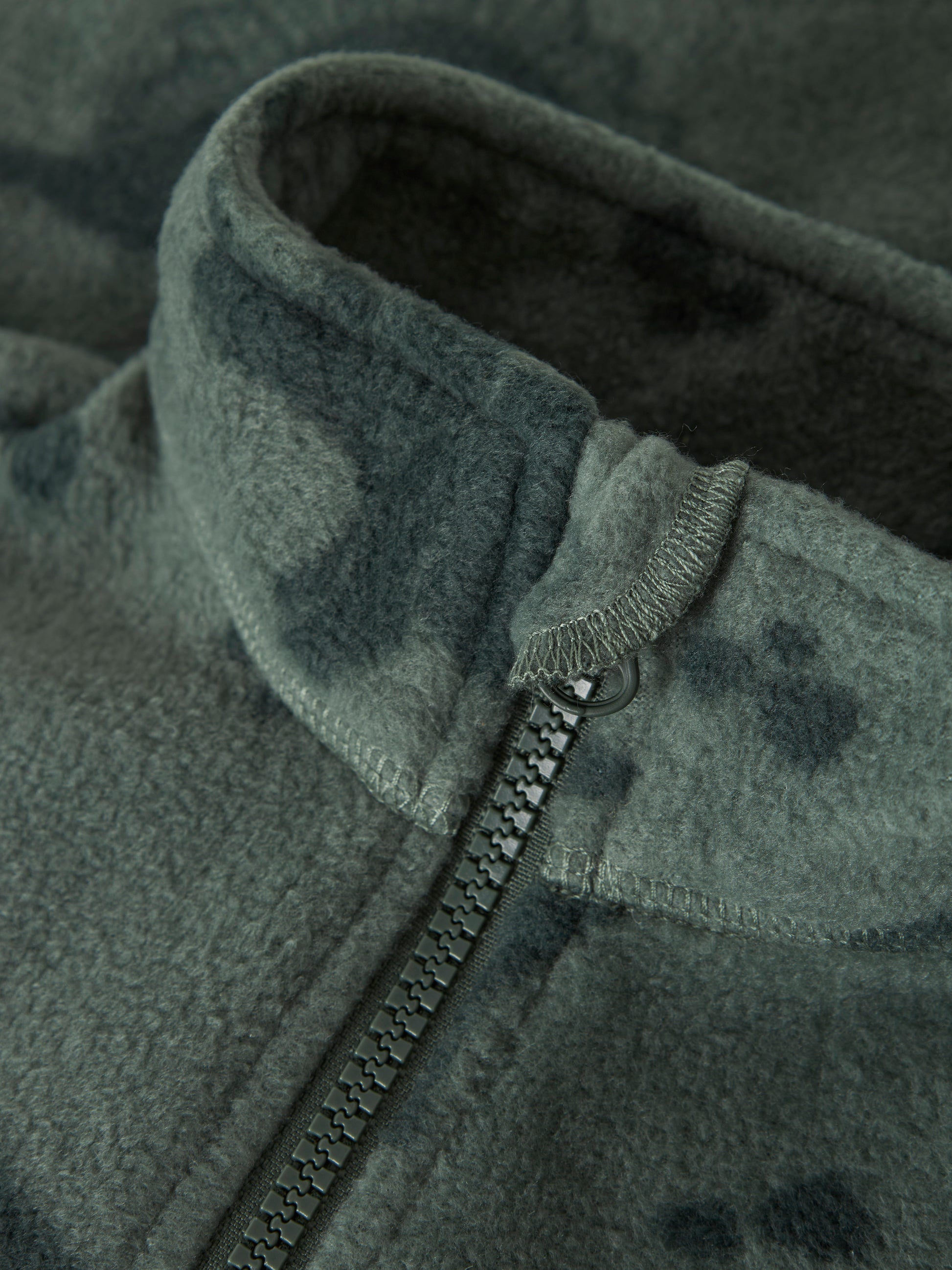 Bärechind, Name It Fleecejacke Laurel Wreath, Detailansicht Reissverschluss mit Kinnschutz