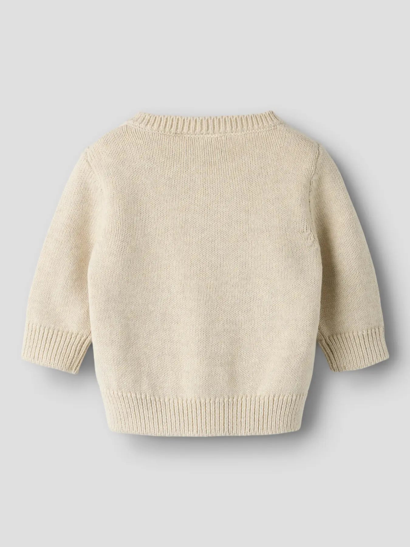 Rückansicht der beigen NAME IT Strickjacke mit klassischem Strickmuster.