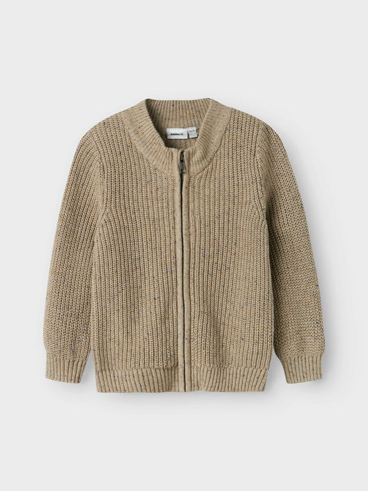 Vorderansicht vom NAME IT Strickpullover aus Bio-Baumwolle, beige meliert, Bärechind Winterthur, Zürich Schweiz.