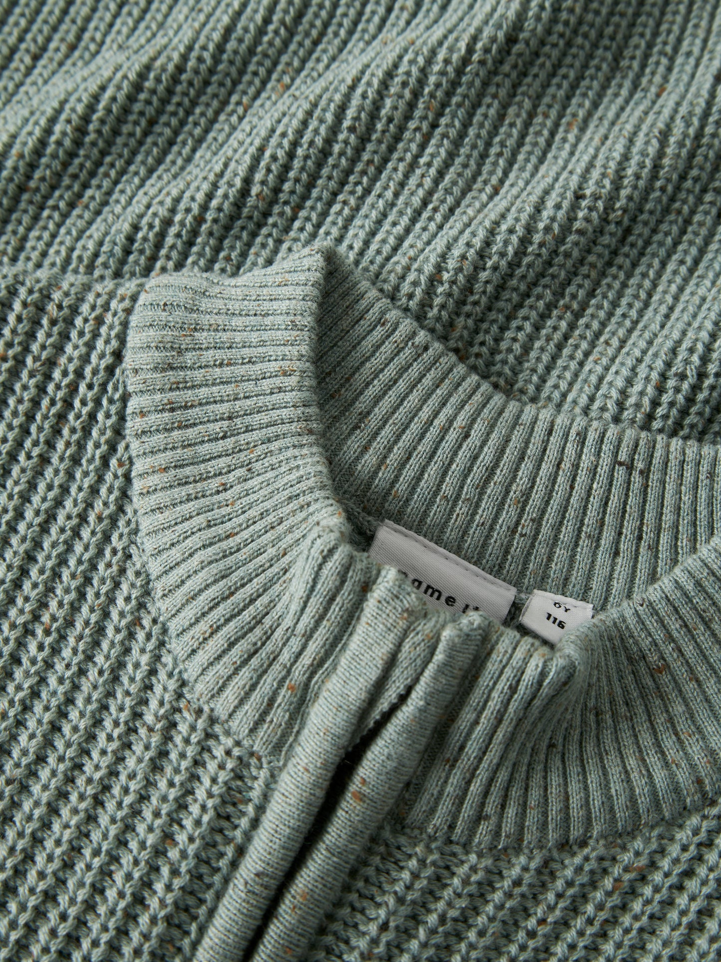 NAME IT Strickpullover aus Bio-Baumwolle in Grün, erhältlich bei Bärechind in Winterthur, Zürich Schweiz.