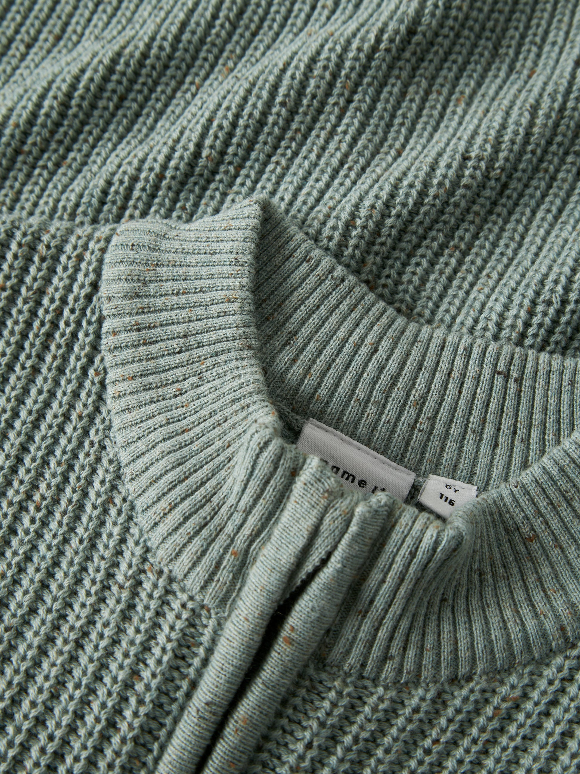 NAME IT Strickpullover aus Bio-Baumwolle in Grün, erhältlich bei Bärechind in Winterthur, Zürich Schweiz.