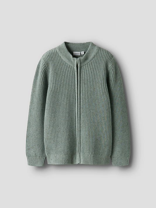  Vorderansicht vom NAME IT Strickpullover aus Bio-Baumwolle, grün meliert, Bärechind Winterthur, Zürich Schweiz.
