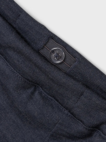 Detailaufnahme der dunkelblauen NAME IT Baby Wollhose mit verstellbarem Bund – erhältlich bei Bärechind in Winterthur, Zürich, Schweiz.