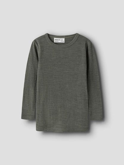 Name it Langarmshirt aus fein gerippter Merinowolle in Mulled Basil, Vorderansicht