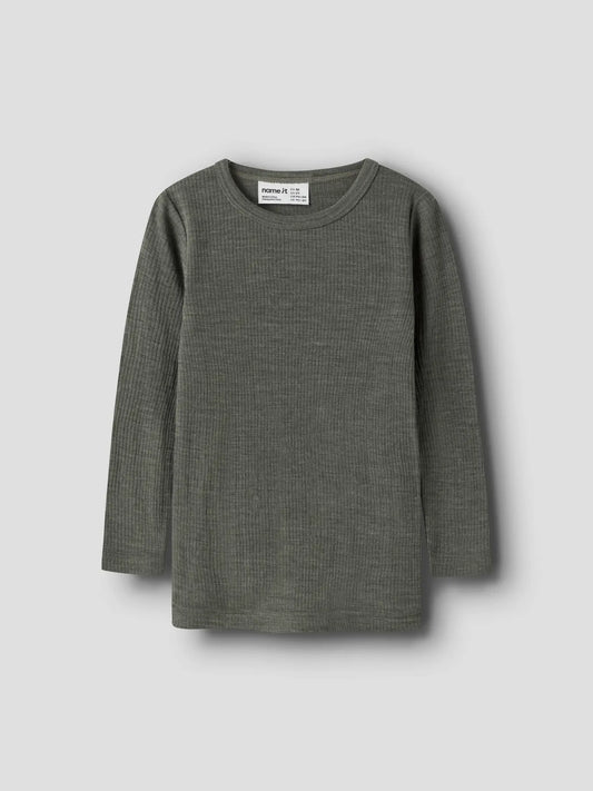 Name it Langarmshirt aus fein gerippter Merinowolle in Mulled Basil, Vorderansicht