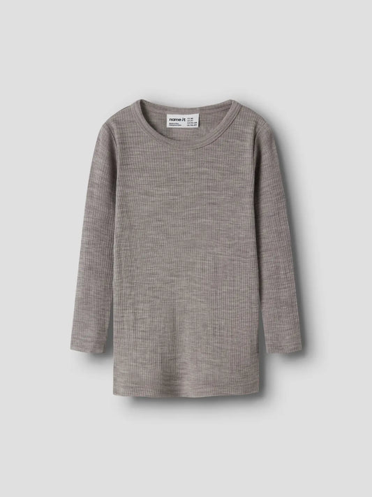 Name it Langarmshirt aus fein gerippter Merinowolle in Satellite, Vorderansicht
