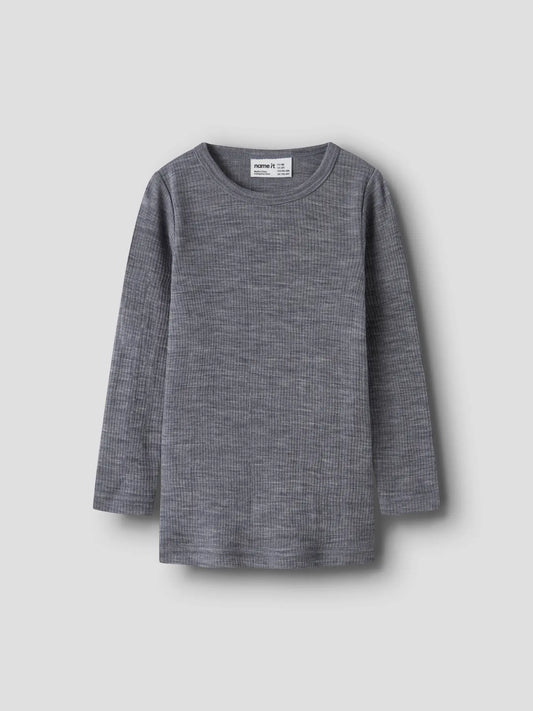 Name it Langarmshirt aus fein gerippter Merinowolle in Grau meliert, Vorderansicht
