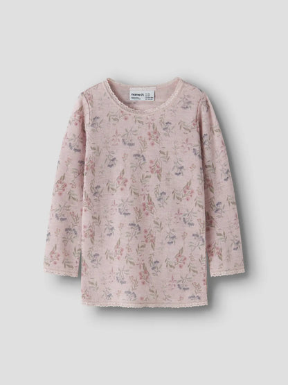 Name it Needle Langarmshirt mit Blumenmuster auf rosa Hintergrund