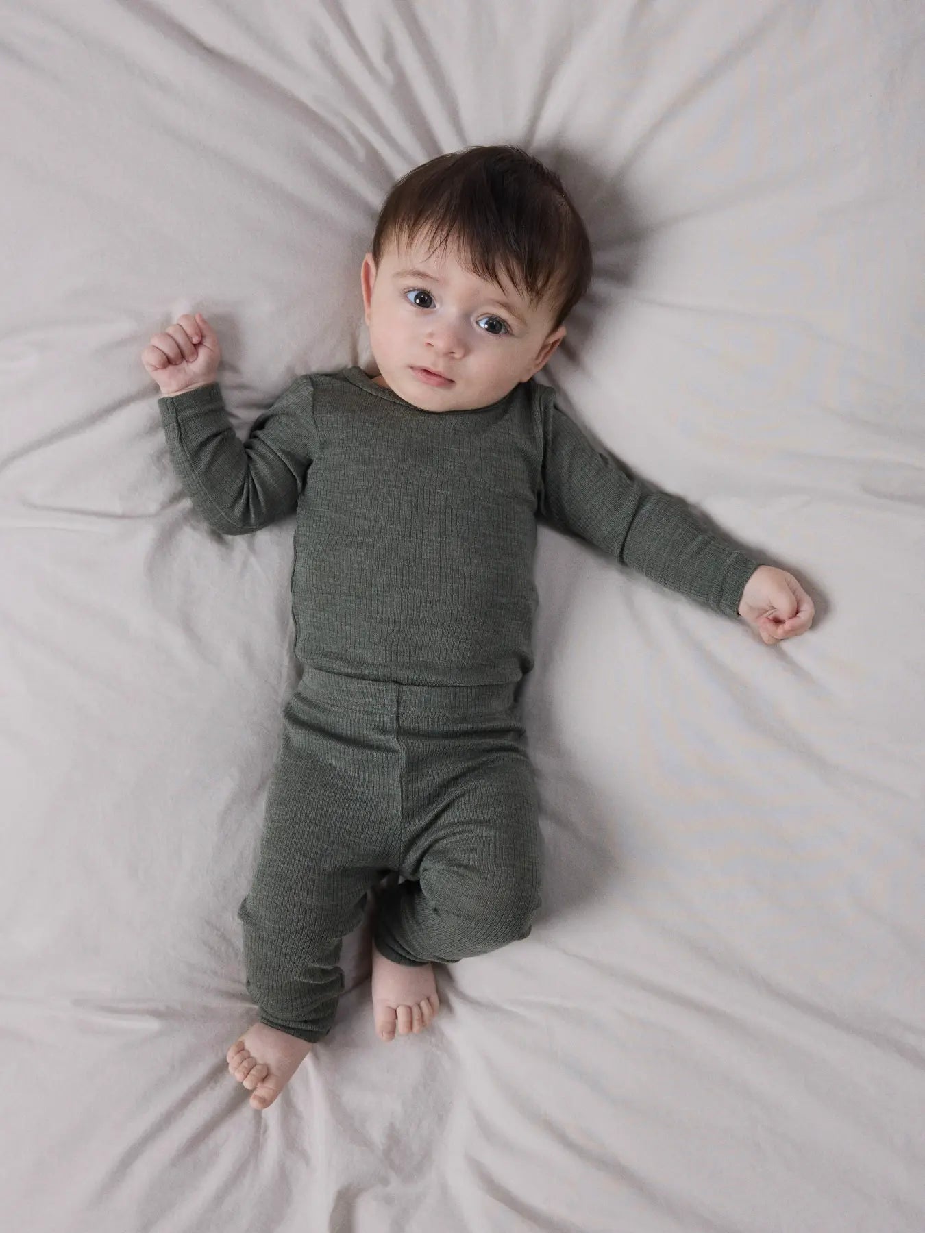 Detailansicht der Rippstruktur der Name it Ripp Leggings in Mulled Basil