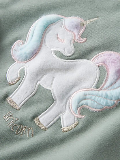 Detailaufnahme des Einhornmotivs auf einem NAME IT Sweatshirt bei Bärechind Winterthur Zürich Schweiz