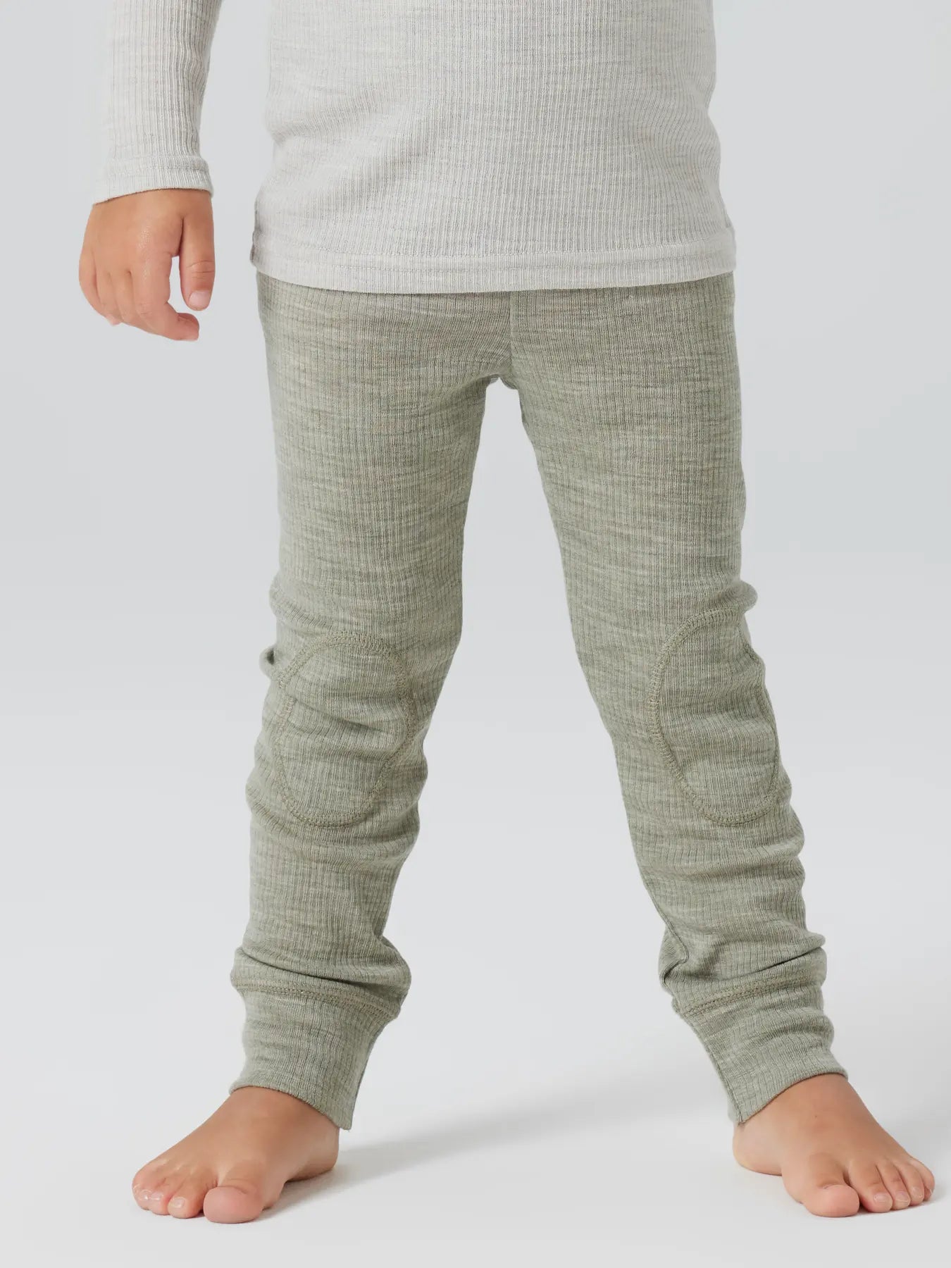 Name it Wollrib Leggings aus Merinowolle in Satellite, Detailansicht am Bein
