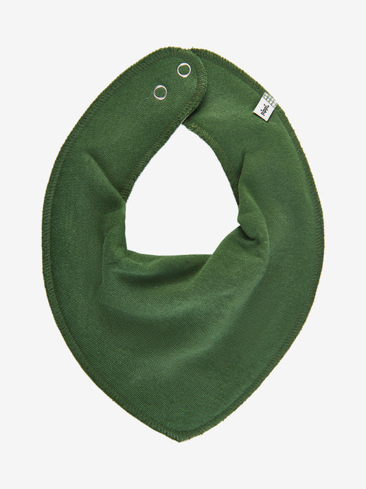 Pippi Bandana Lätzchen in waldgrün – weiches, nachhaltiges Babyaccessoire mit Druckknopfverschluss, erhältlich in Winterthur