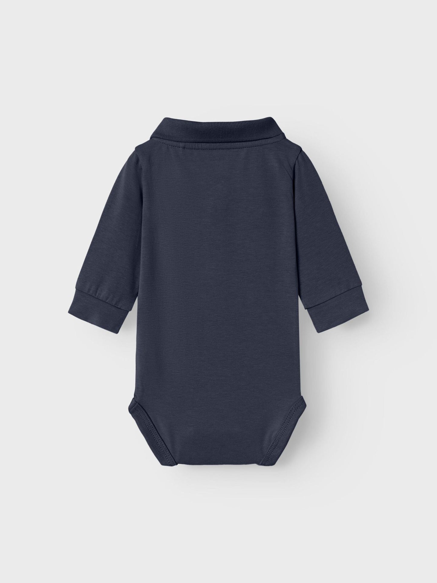 Babybody mit Polokragen in Dunkelblau von NAME IT, weich und bequem, erhältlich im Bärechind in Winterthur, Zürich Schweiz.