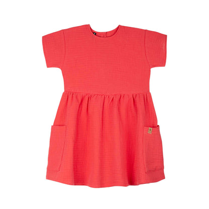 Luftiges Mini-Kleid aus Musselin in Erdbeerrot von Pure Pure by Bauer, Vorderansicht – nachhaltige Kindermode in Winterthur, Zürich, Schweiz.