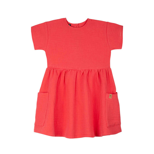 Luftiges Mini-Kleid aus Musselin in Erdbeerrot von Pure Pure by Bauer, Vorderansicht – nachhaltige Kindermode in Winterthur, Zürich, Schweiz.