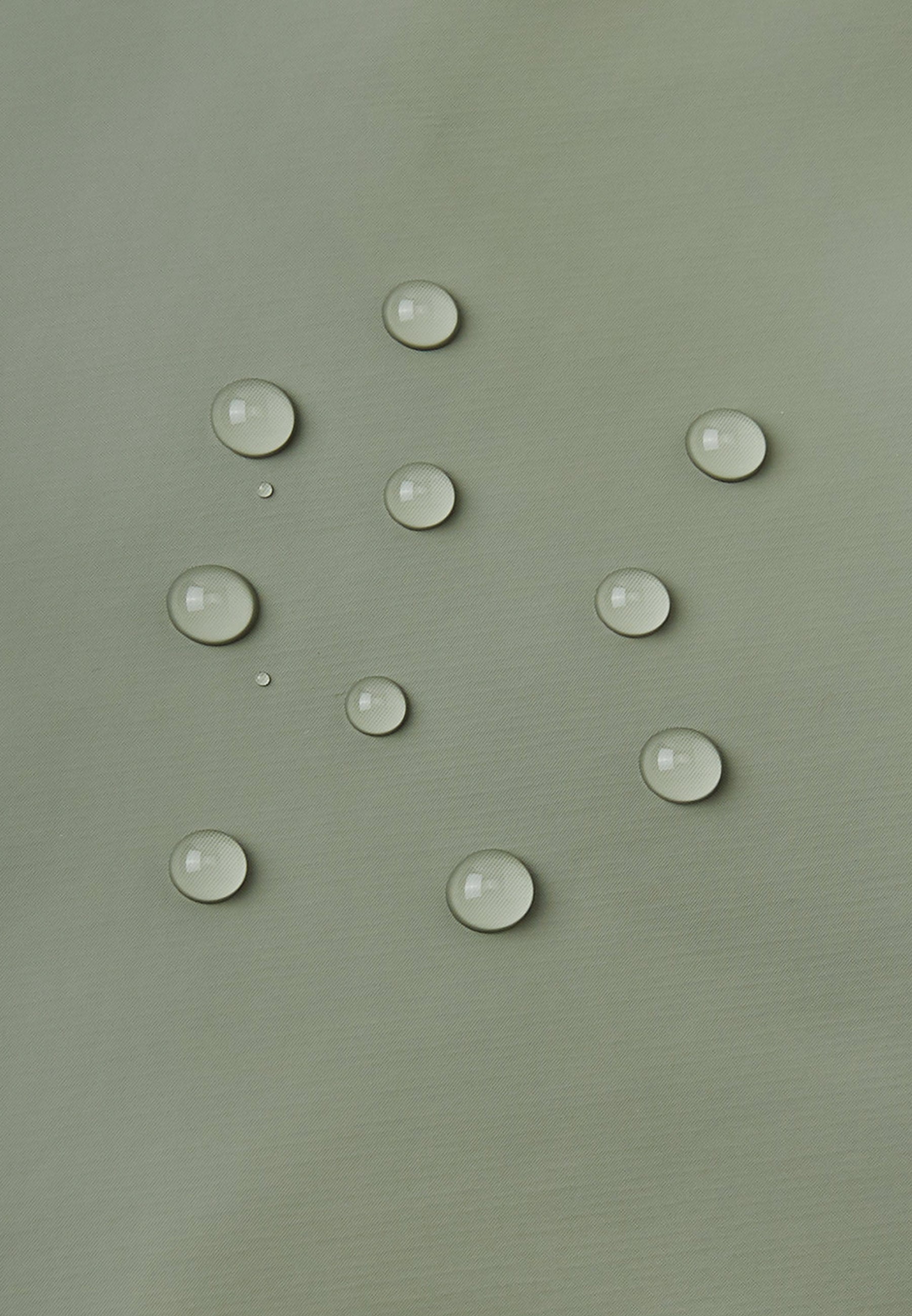Detail wasserabweisendes Material Reima Regenhut Rainy Greyish Green
