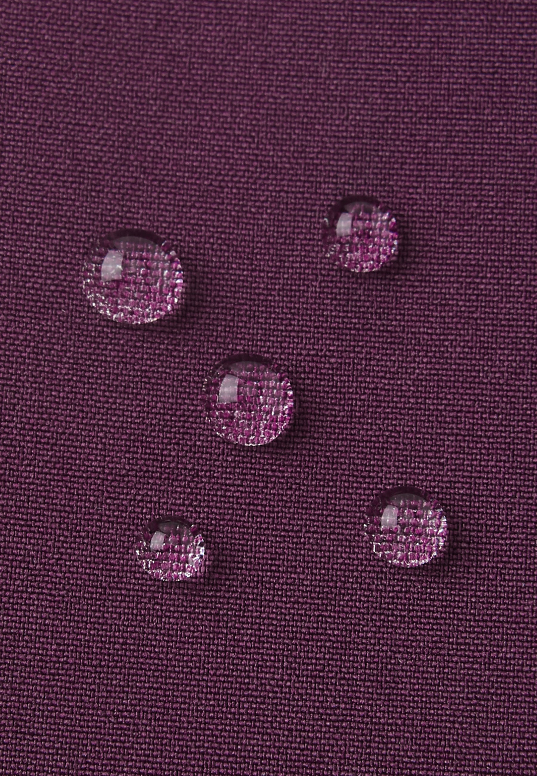 Nahaufnahme wasserabweisendes Softshell Material Reima Tehden Deep Purple im Bärechind Winterthur Zürich Schweiz