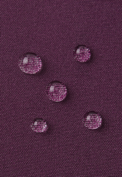 Nahaufnahme wasserabweisendes Softshell Material Reima Tehden Deep Purple im Bärechind Winterthur Zürich Schweiz