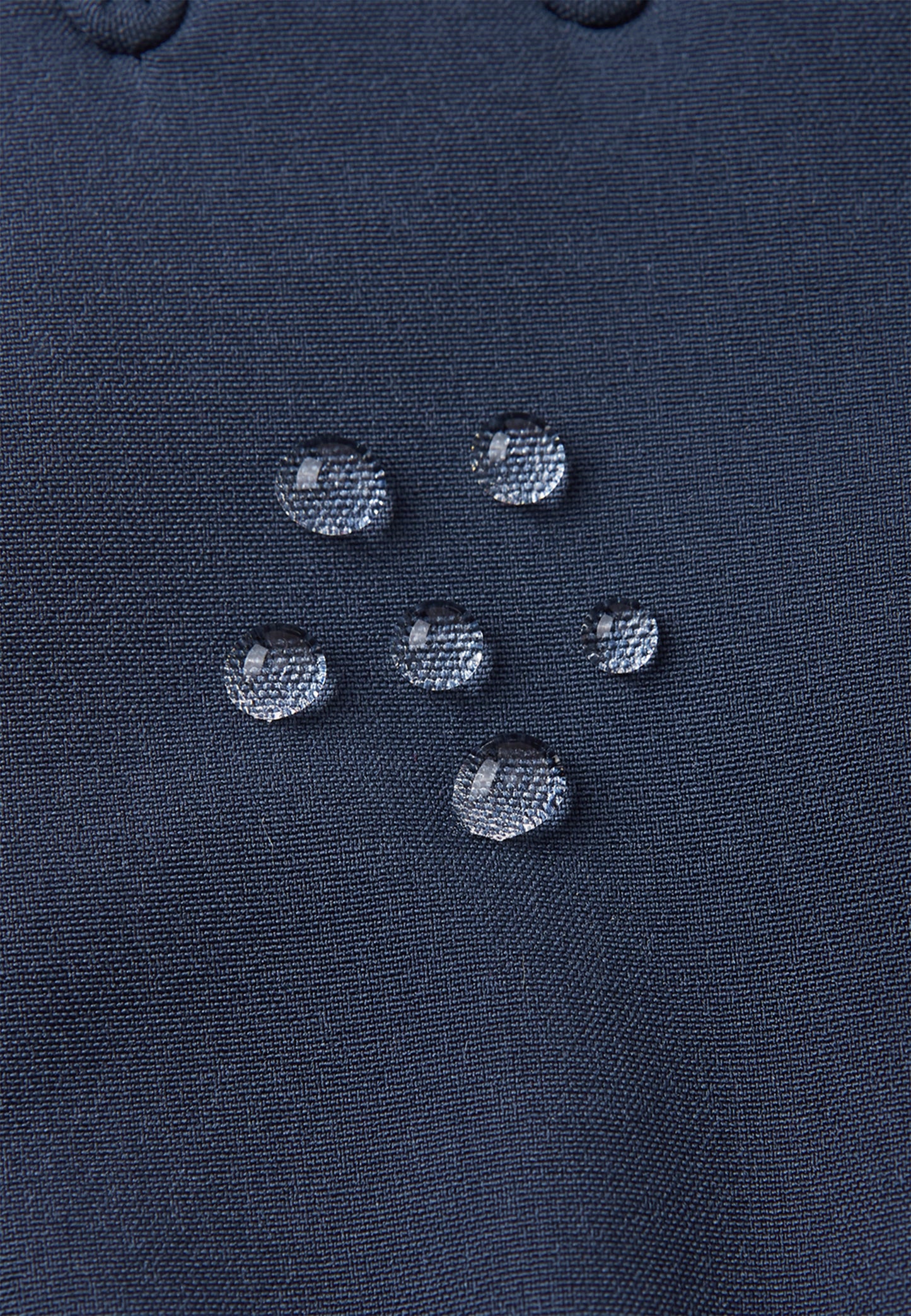 Nahaufnahme wasserabweisendes Softshellmaterial Reima Tehden Navy im Bärechind Winterthur Zürich Schweiz