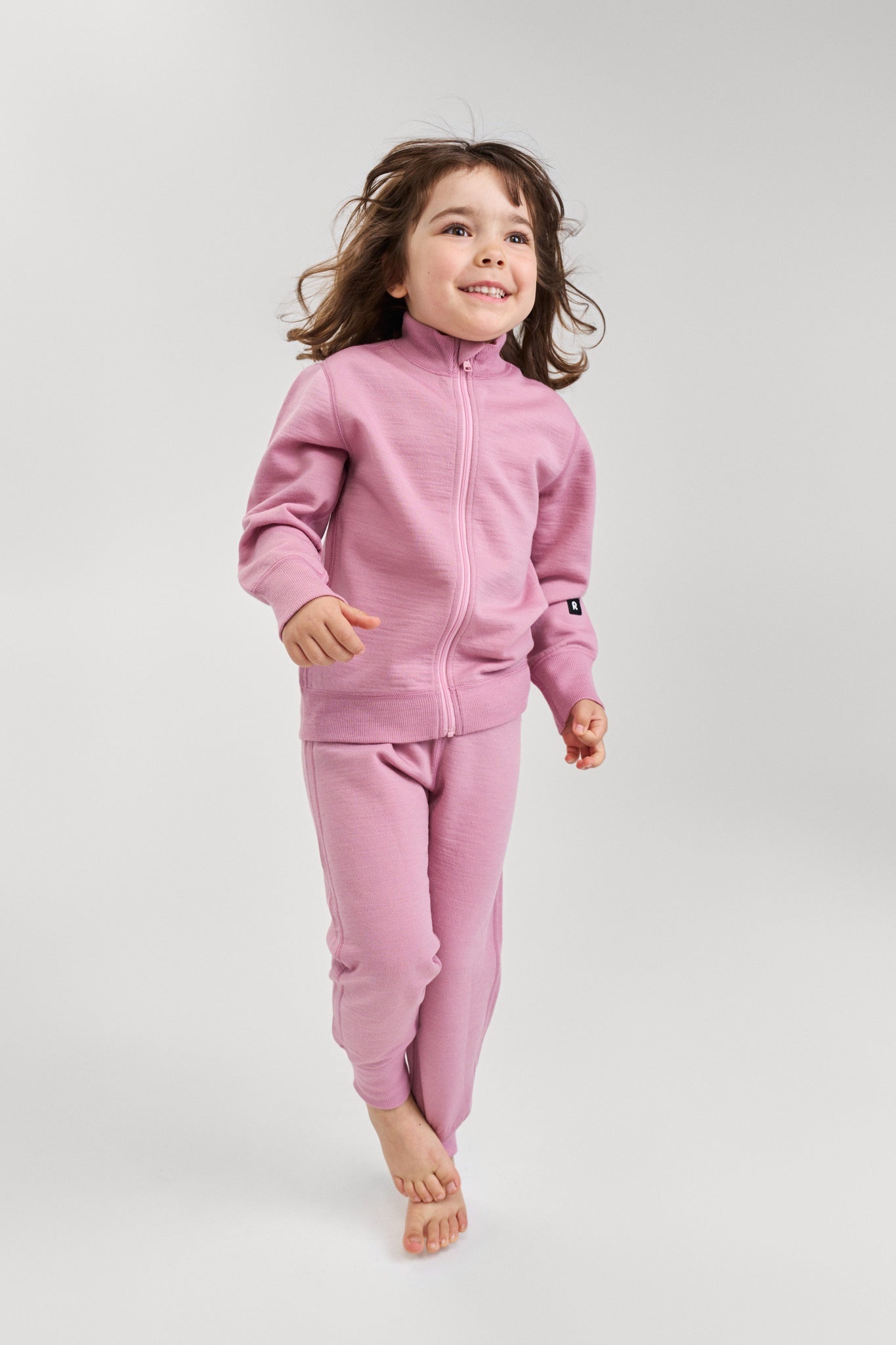 Kind trägt Reima Wollhose Misam Grey Pink im Bärechind Winterthur Zürich Schweiz