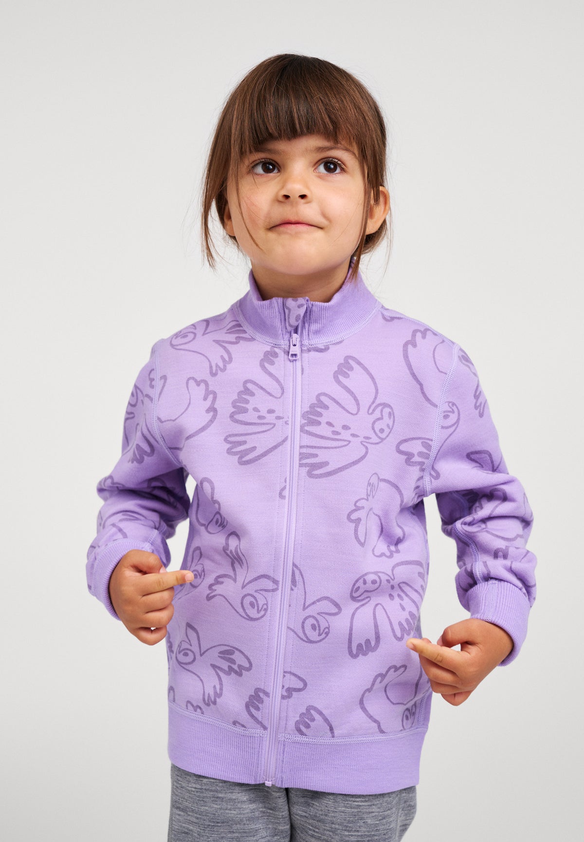 Kind trägt Reima Wolljacke Mahin Blooming Lilac im Bärechind Winterthur Zürich Schweiz