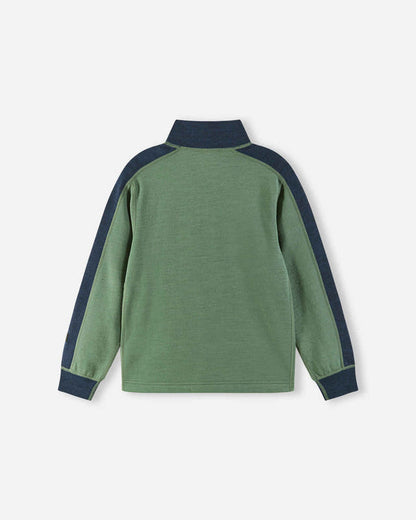 Rückansicht des Reima Wollpullovers Merin Green Clay im Bärechind Winterthur Zürich Schweiz