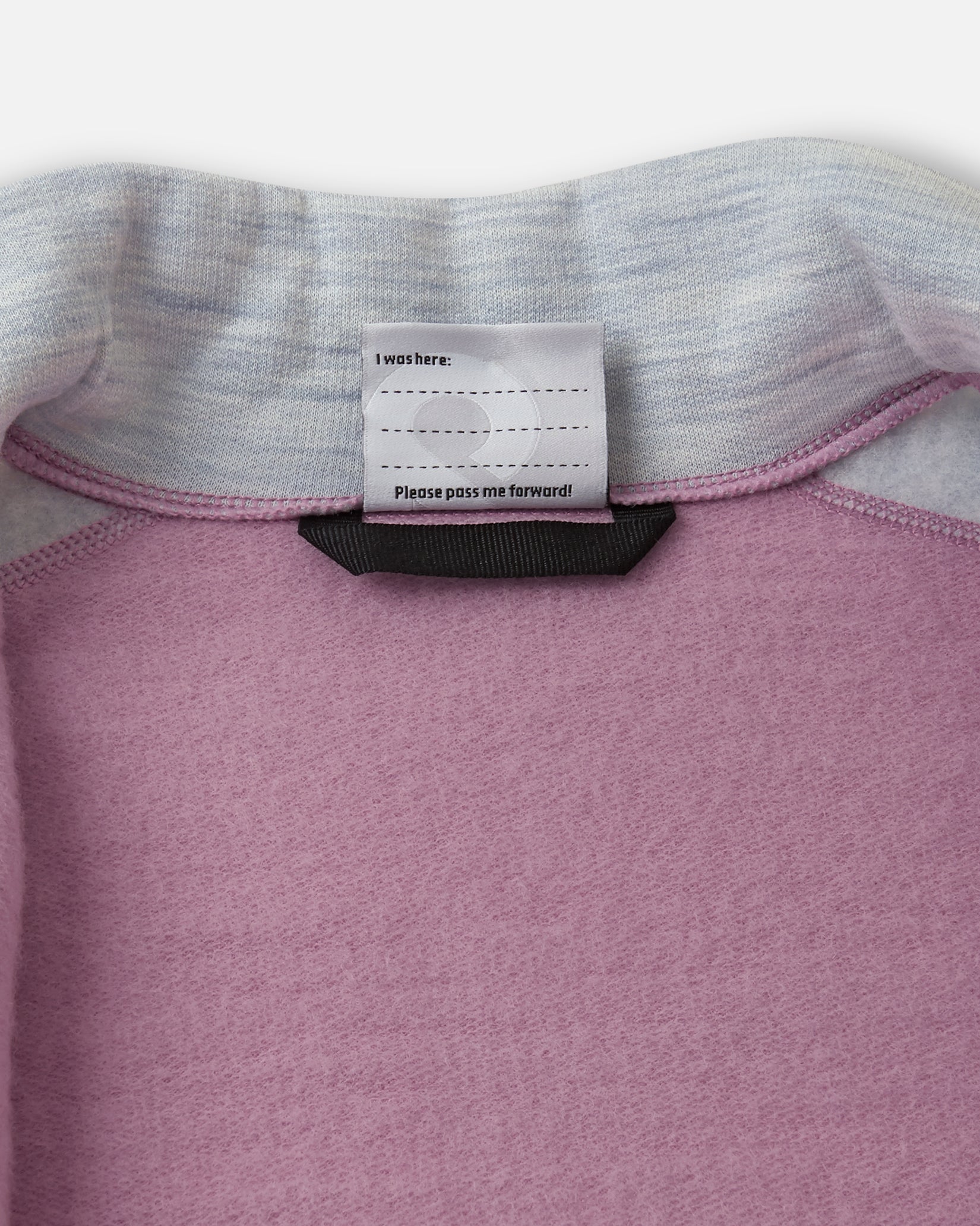 Detailaufnahme Kragen und Reissverschluss Reima Wollpullover Merin Grey Pink im Bärechind Winterthur Zürich Schweiz