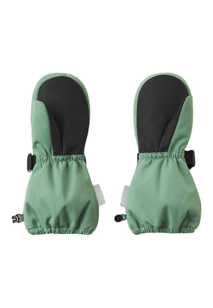 Rückansicht der reimatec faustlinge ote green clay mit reflektierendem label im bärechind winterthur zuerich schweiz