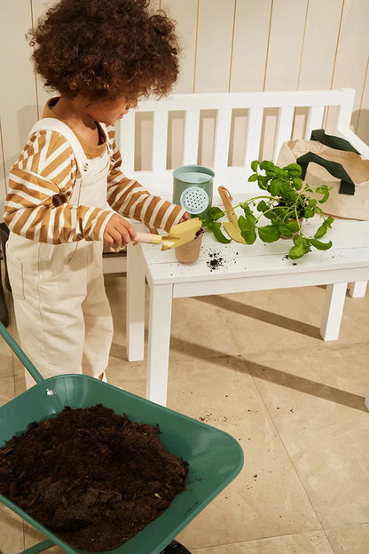 Kinder Schubkarre aus Metall für Gartenarbeit und Spiel draussen – kaufen bei Bärechind Winterthur Zürich Schweiz.