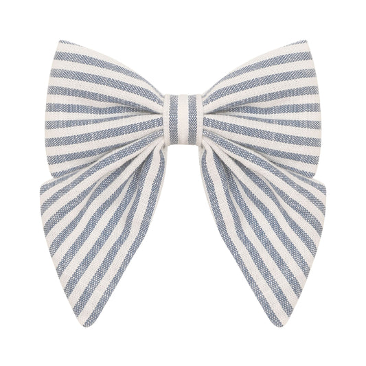 Seaside Stripe Bow von Mimi & Lula – elegante Stoffschleife mit maritimen Streifen für stilvolle Frisuren, erhältlich in Winterthur, Zürich, Schweiz.