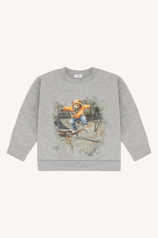 Skateboard fahrender Bär als Print auf dem Sejer Sweatshirt in Grey Melange