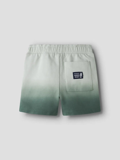 NAME IT grüne Sweatshorts mit Farbverlauf Rückansicht, im Bärechind Winterthur Zürich Schweiz kaufen