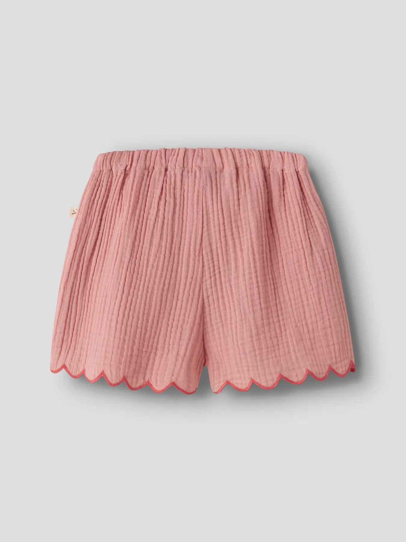 Rosa Shorts mit Wellenkante von Lil’Atelier, erhältlich bei Bärechind Winterthur Zürich Schweiz