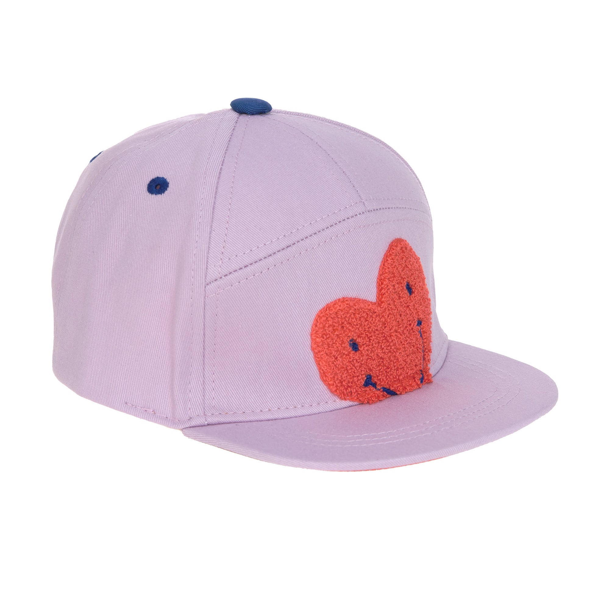 Skater Cap „Heart lavender“ von Lässig – Seitenansicht mit aufgesticktem Herz in Rot