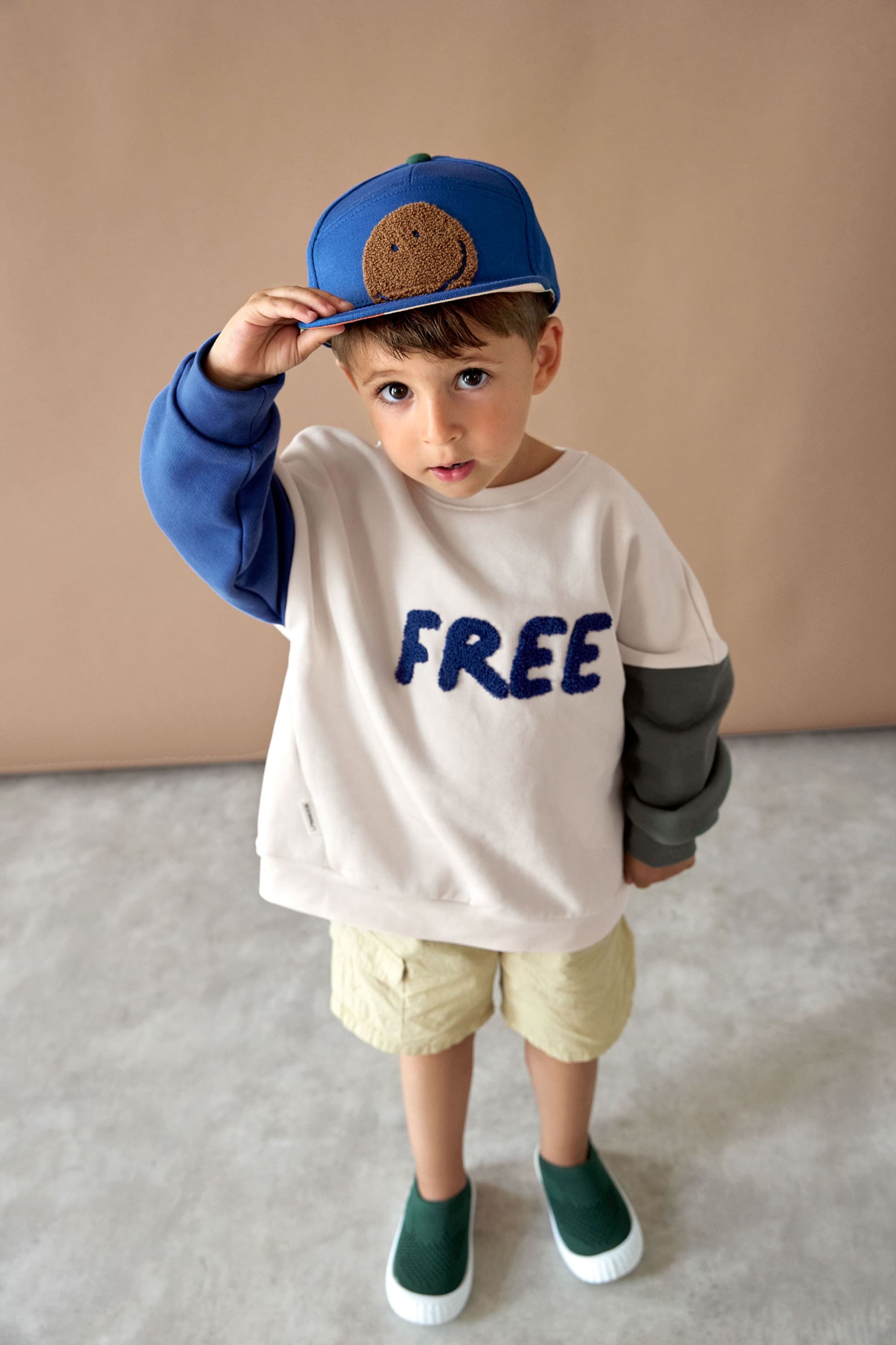 Kind trägt die Skater Cap „Smile blue“ von Lässig – stylisch und funktional