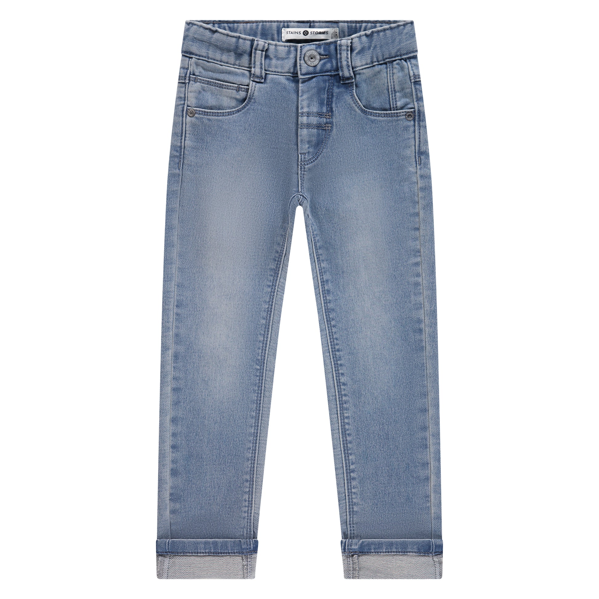 Vorderansicht der Jungen-Jeans "Blue Denim" von Stains & Stories mit Stretchbund und schmalem Schnitt.