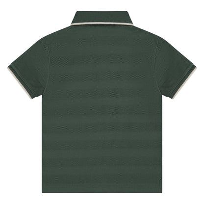 Klassisches Jungen Polo-Shirt in tiefem Flaschengrün mit geripptem Kragen und bequemer Passform. Perfekt für Freizeit & besondere Anlässe in Winterthur, Zürich, Schweiz.