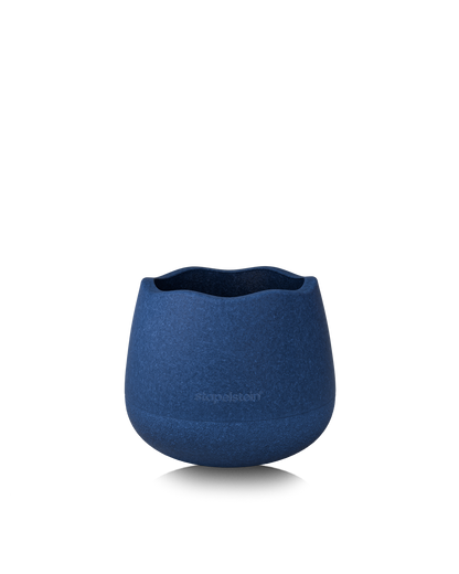 Dunkelblauer Schaumstoff-Hocker ohne Deckel, als offene Spiel- oder Aufbewahrungsschale.