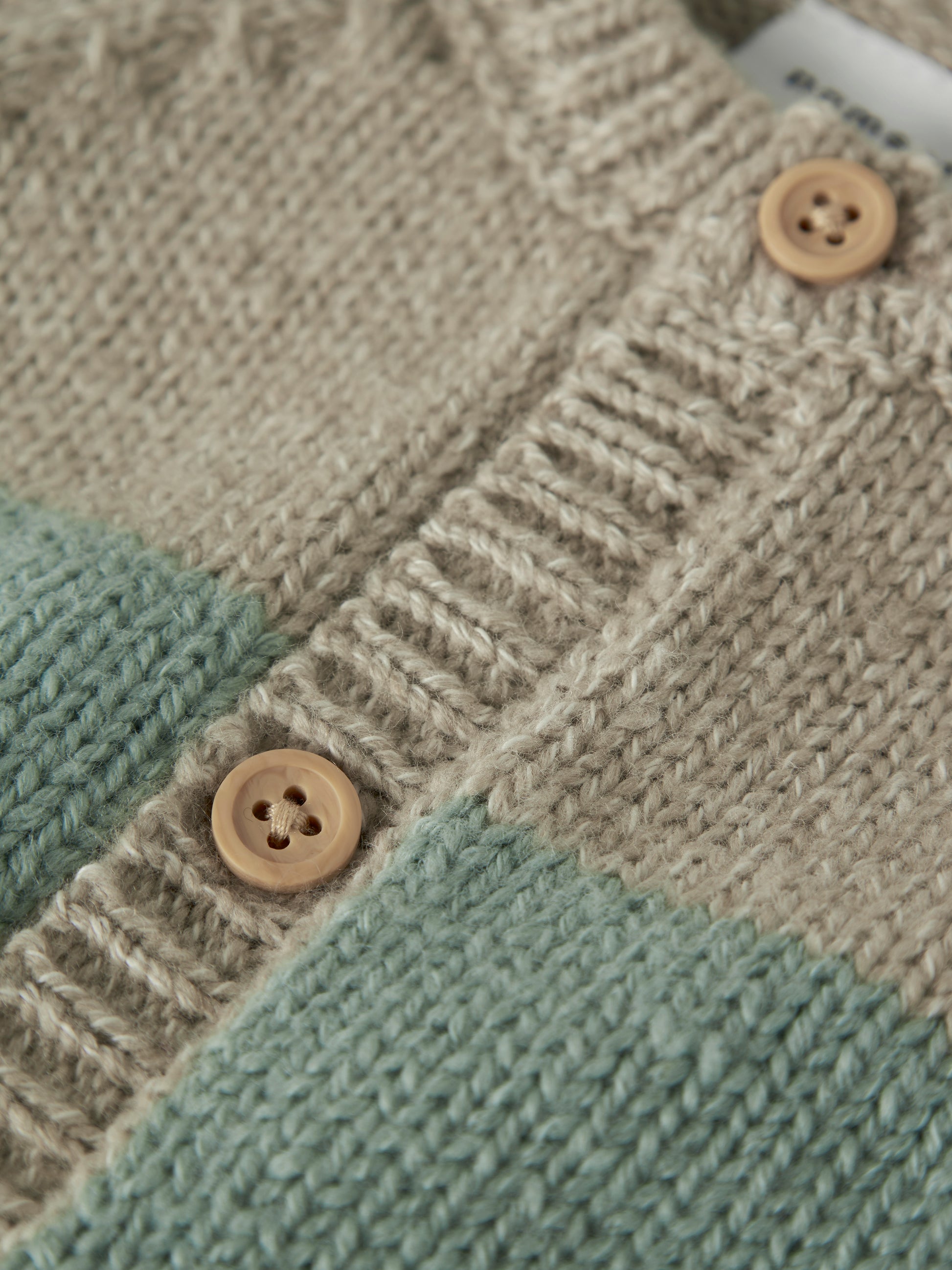 Detailansicht Knöpfe Strickcardigan, Bärechind, Winterthur, Zürich Schweiz