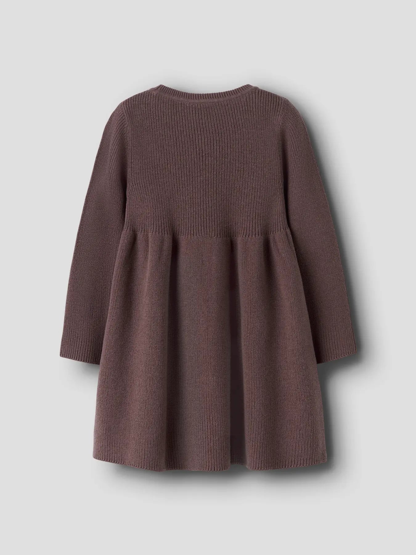 Rückansicht vom auberginefarbenen Baumwoll Strickkleid für Kinder, erhältlich bei Bärechind in Winterthur, Zürich Schweiz.