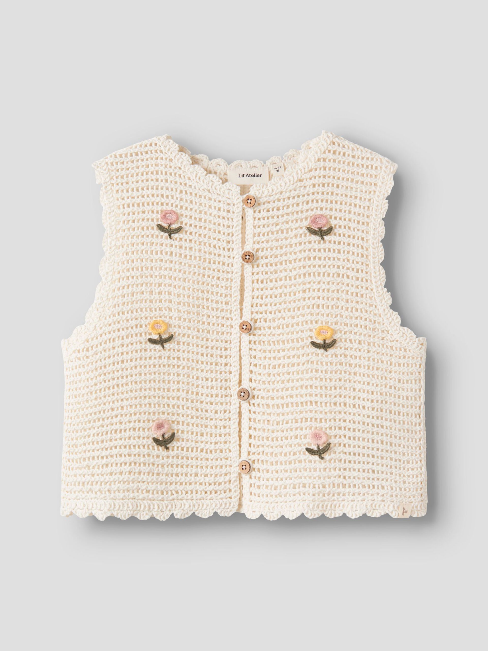 Gestrickte Kinderweste mit Blumenstickerei von Lil Atelier bei Bärechind Kinderladen Winterthur Zürich Schweiz