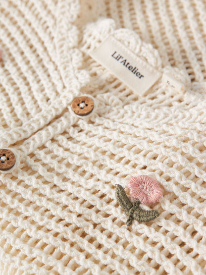 Detail Blumenstickerei Kinderweste Lil Atelier erhältlich bei Bärechind Winterthur Zürich Schweiz