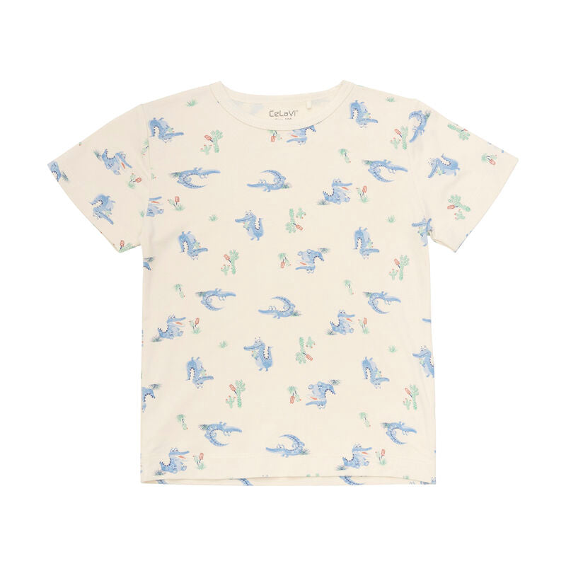 Detailansicht des weichen Pyjama-Shirts aus Bambus-Viskose mit Krokodil-Print und Kakteen von CeLaVi.