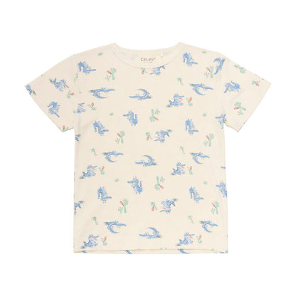 Detailansicht des weichen Pyjama-Shirts aus Bambus-Viskose mit Krokodil-Print und Kakteen von CeLaVi.