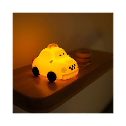 Leuchtendes Taxi Nachtlicht im Kinderzimmer, warmes LED-Licht, erhältlich im Bärechind Winterthur Zürich Schweiz.