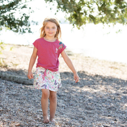 Top aus Bio-Baumwolle mit Blaetterstickerei und Kolibri von Enfant Terrible im Bärechind Winterthur Zürich Schweiz.