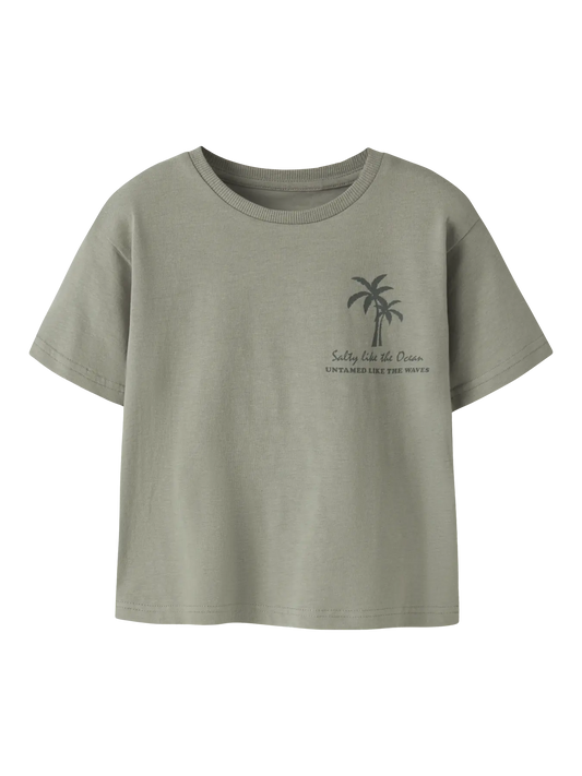 Salbeifarbenes Kinder T-Shirt aus Baumwolle mit Palmenprint, erhältlich im Bärechind Kinderladen Winterthur Zürich Schweiz